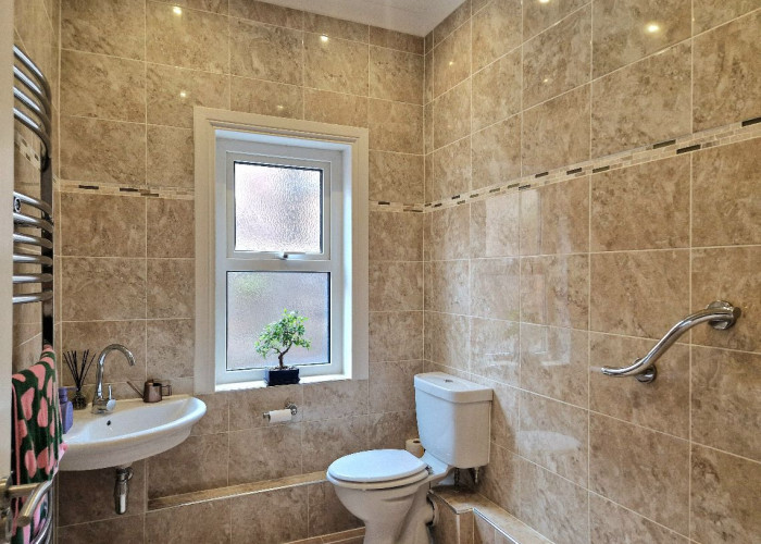 18. Toilet
