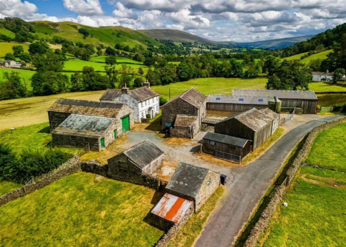 16th Century Farmhouse With Uninterrupted Views For Filming