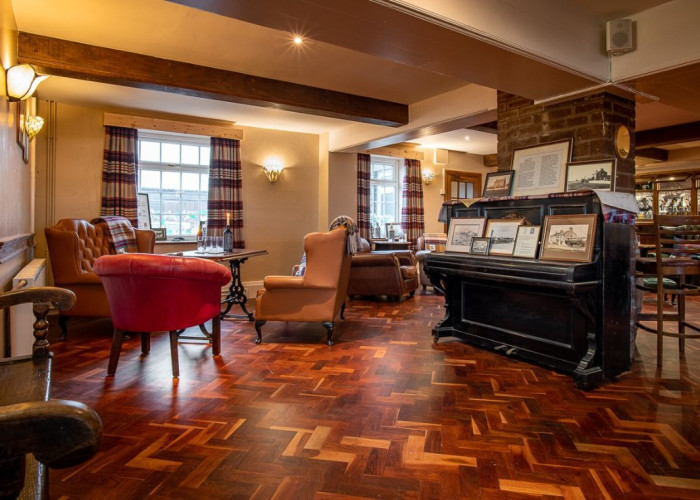 6. Piano, Pub / Bar