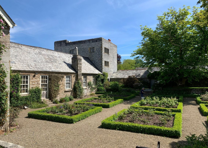 17. Formal Gardens, Garden (Rear, Large)