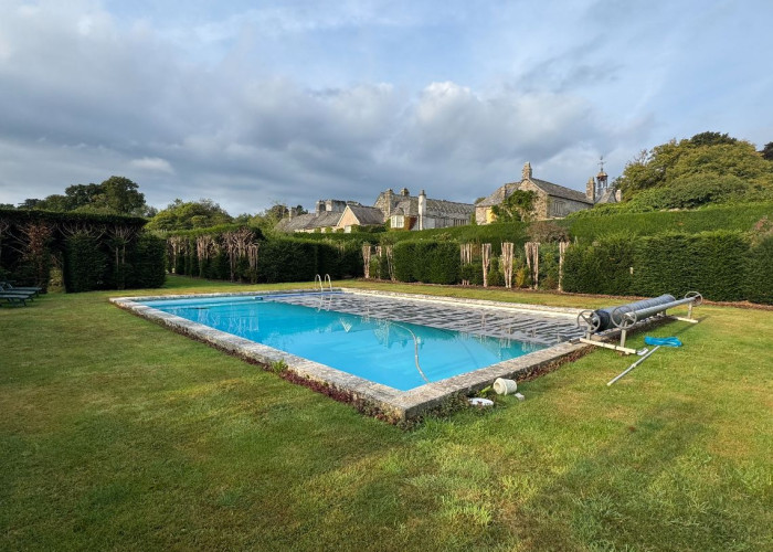 22. Swimming-pool