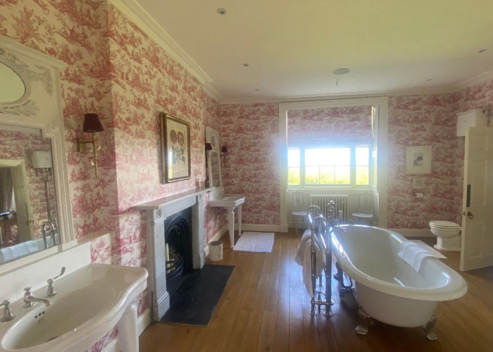 34. Bathroom (Large), Bathroom (Roll Top)