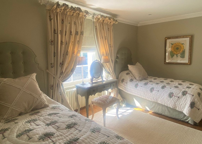 31. Bedroom (Twin Beds)