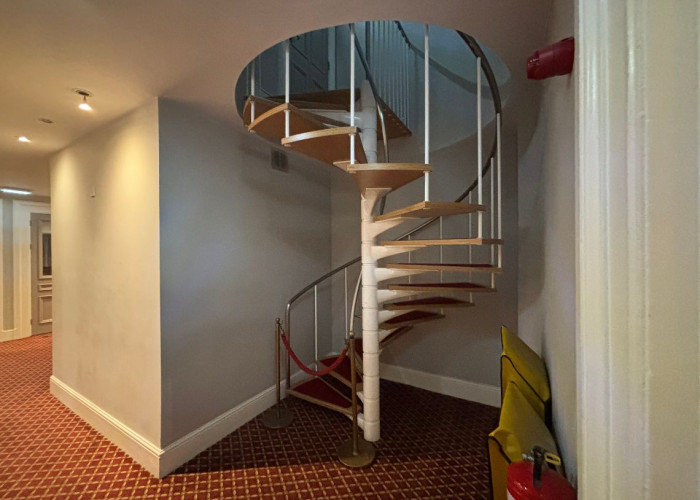 20. Staircase (Spiral)