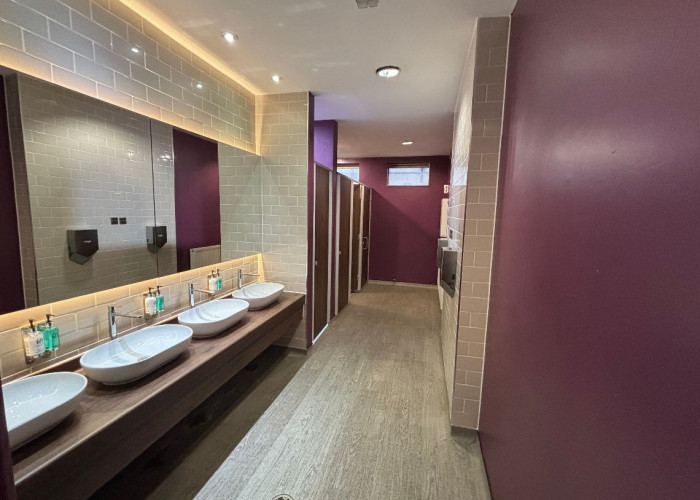 19. Toilet / Toilet Block