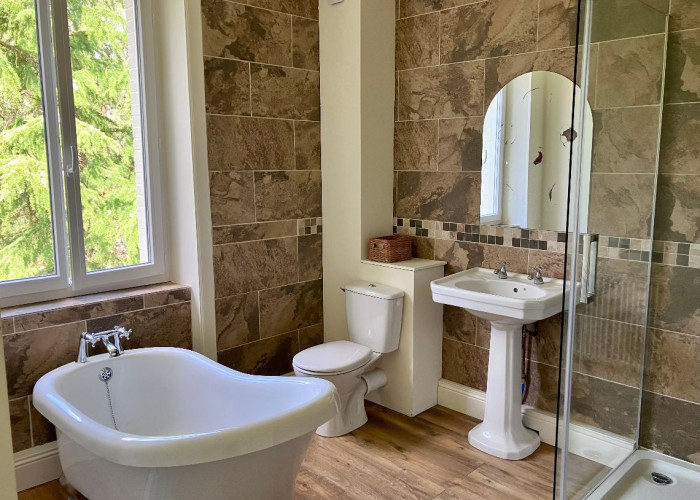 15. Bathroom (Roll Top), Bathroom (Shower and bath)