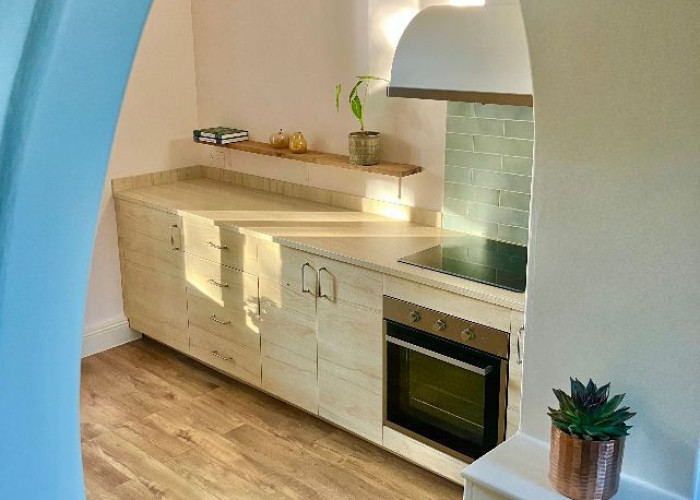 10. Kitchen (Cream or White units), Kitchen (Electric/Induction Hob)
