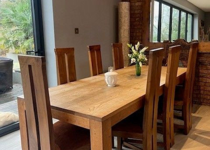 12. Kitchen With Table