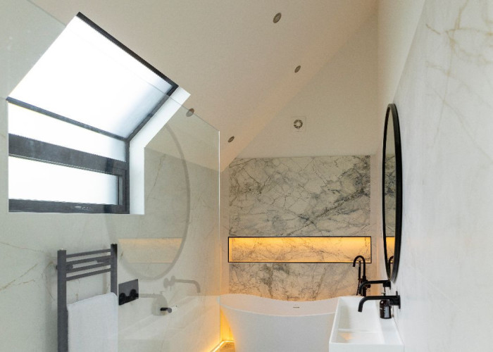44. Bathroom (Roll Top), Bathroom (Shower and bath)