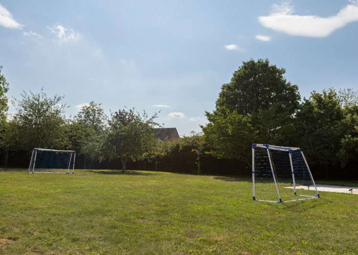 71. Garden (Rear, Large)