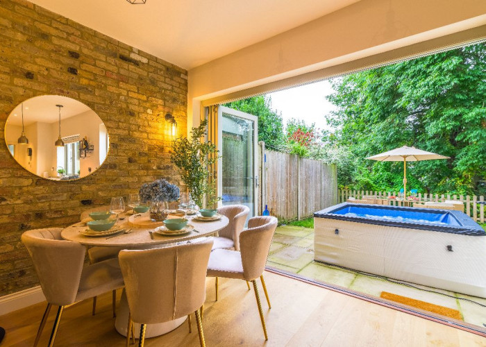 7. Diningroom, Bi-Fold Doors