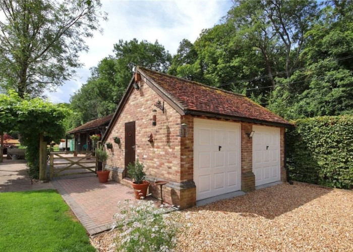 16. Garage (Double)