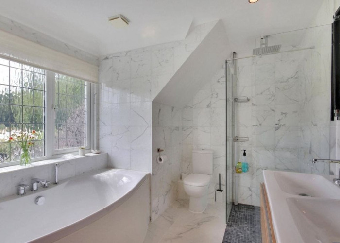 11. Bathroom (Roll Top), Bathroom (2 sinks), Bathroom (Shower and bath)