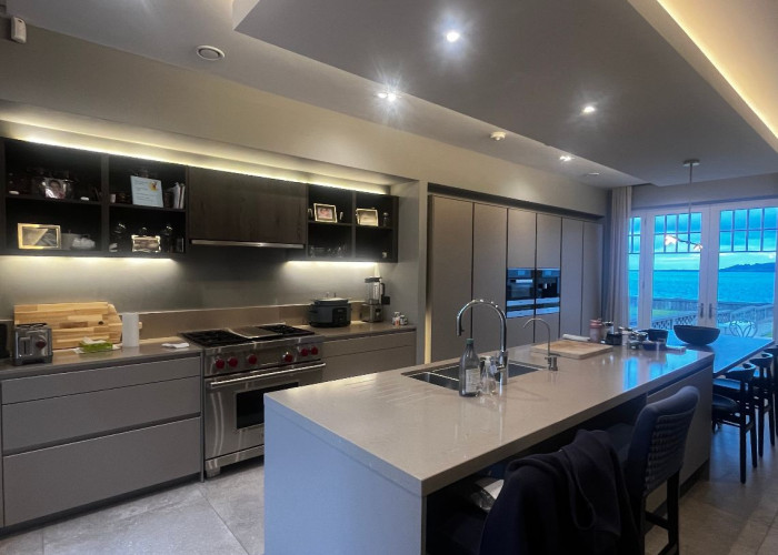 13. Kitchen (With Island), Kitchen (Coloured units), Kitchen (Modern), Kitchen With Table, Kitchen (Gas Hob)