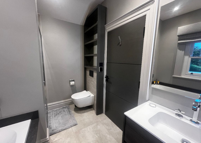 28. Bathroom (Shower and bath)