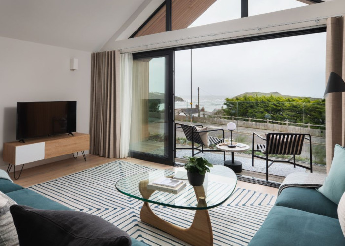 9. Livingroom, Balcony, Bi-Fold Doors