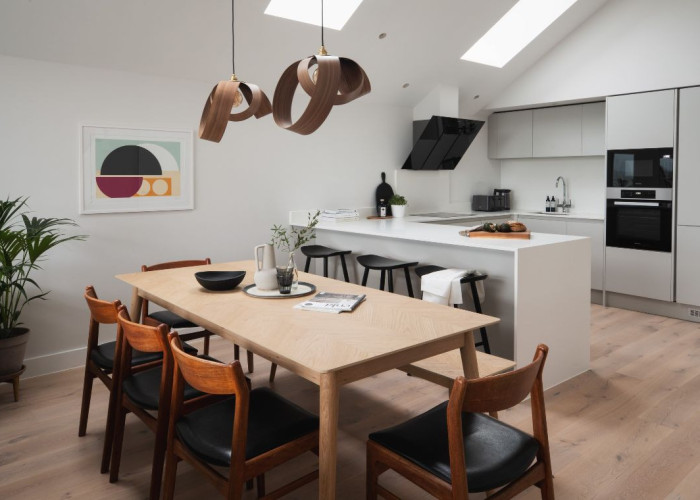 5. Kitchen (With Island), Kitchen (Modern), Kitchen With Table, Kitchen (White units), Kitchen (Electric/Induction Hob)
