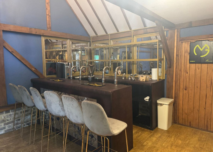 11. Bar (Home)