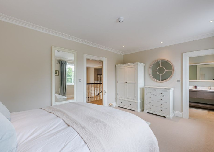 25. Bedroom (Master/En-Suite)