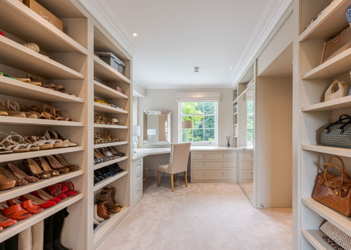 18. Dressing Room/Walk-in Wardrobe