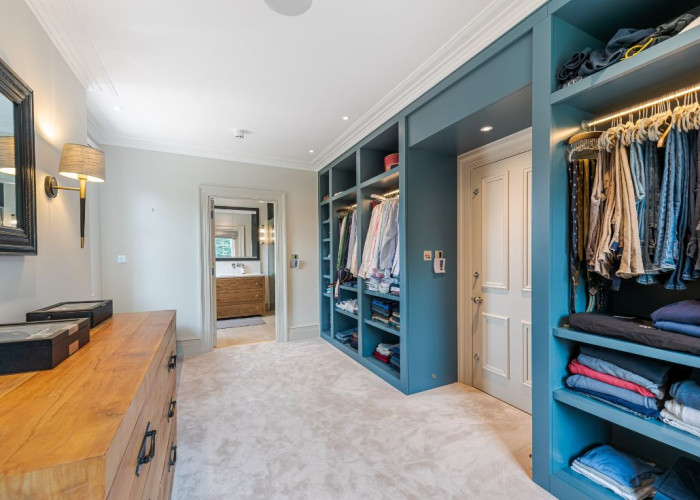28. Dressing Room/Walk-in Wardrobe