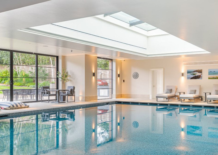 30. Swimming-pool, Skylight