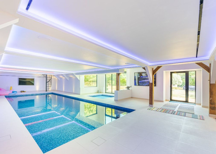 19. Swimming-pool