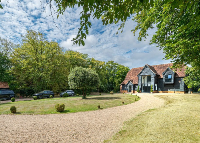 2. Driveway, Gates (Electric), Coronavirus-Friendly