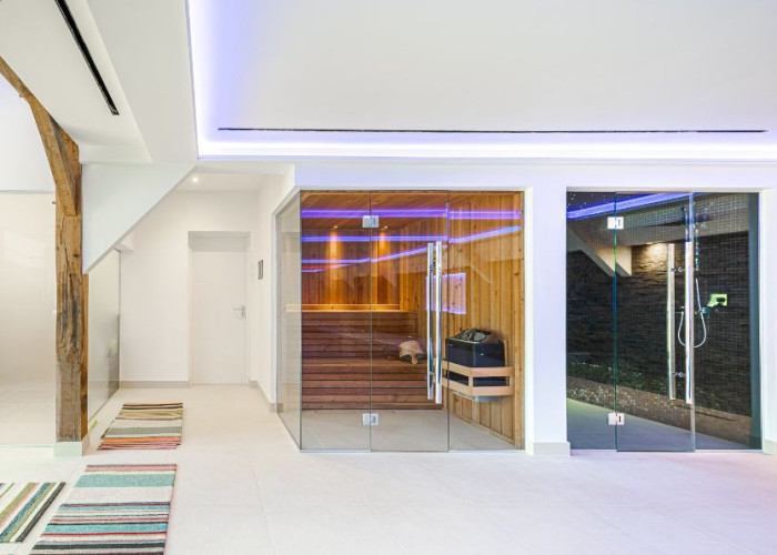 17. Sauna / Steam Room