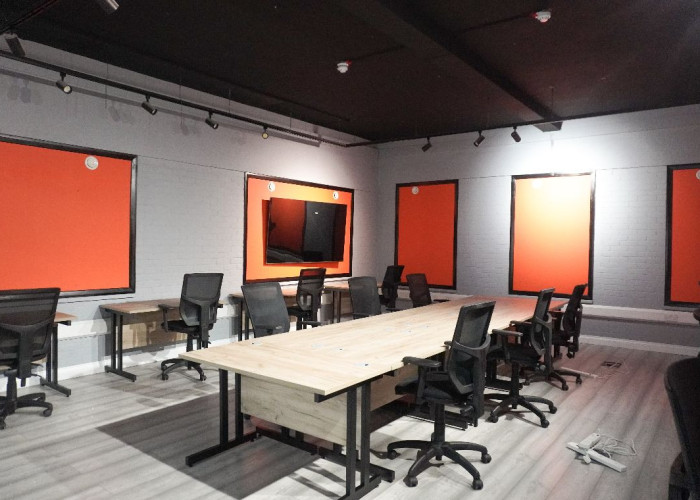 26. Meeting Room