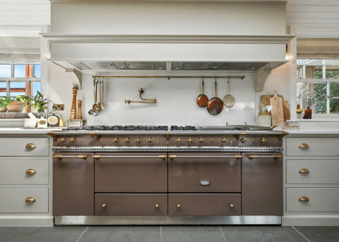 17. Kitchen (Gas Hob)