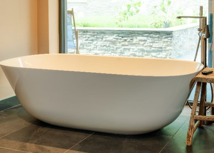 30. Bathroom (Roll Top)