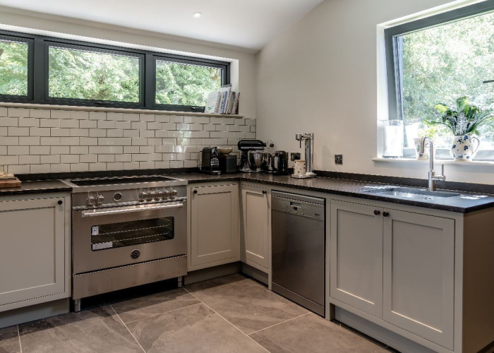 7. Kitchen (Coloured units), Kitchen (Gas Hob)