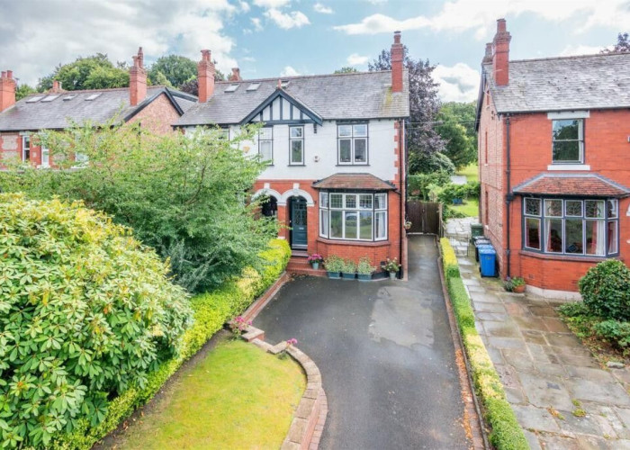 Spacious Semi Detached Home For Filming