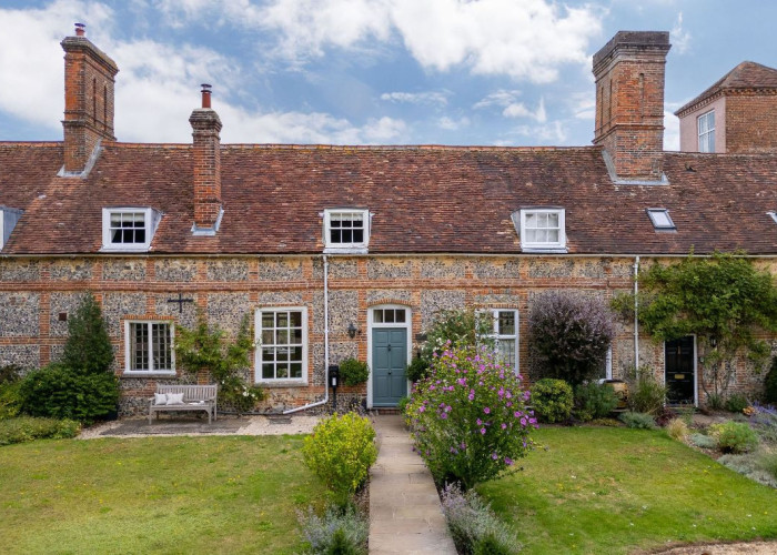 Traditional Cottage For Filming