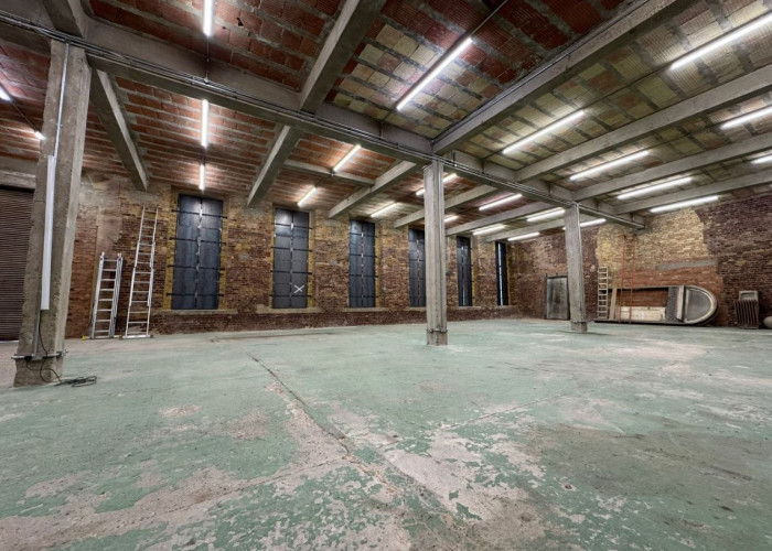 33. Warehouse (Pillared)