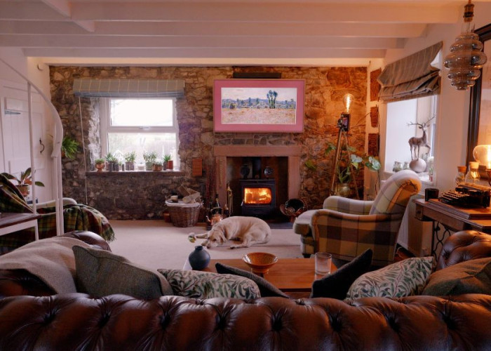 8. Livingroom, Fireplace
