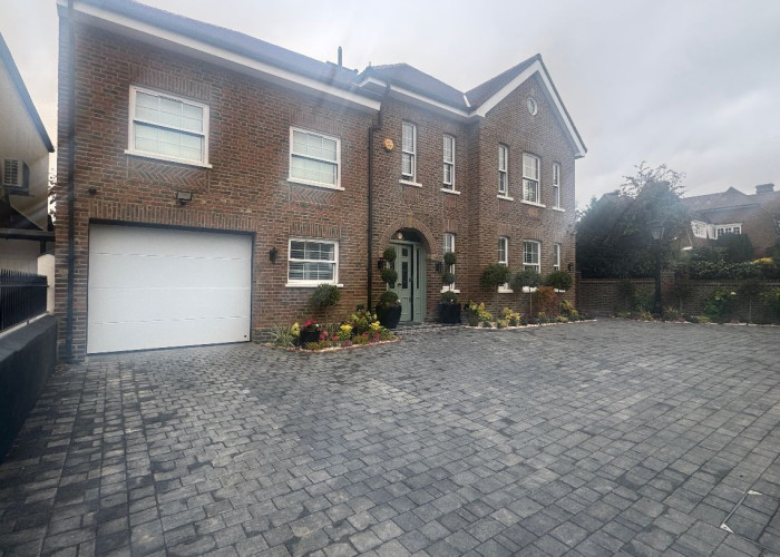 1. Driveway, Garage, Coronavirus-Friendly