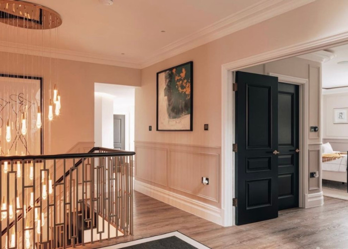 16. Hall, Landing