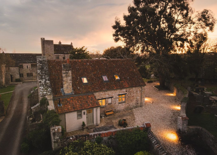 Beautifully Restored Cottage For Filming