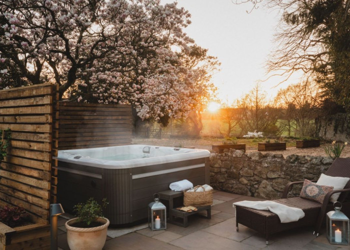 23. Hot Tub/Jacuzzi