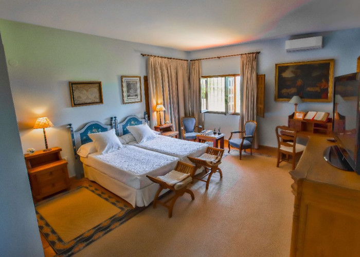 11. Bedroom (Twin Beds)