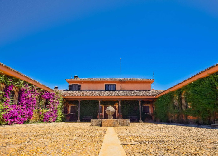 3. Courtyard, Villa, Coronavirus-Friendly