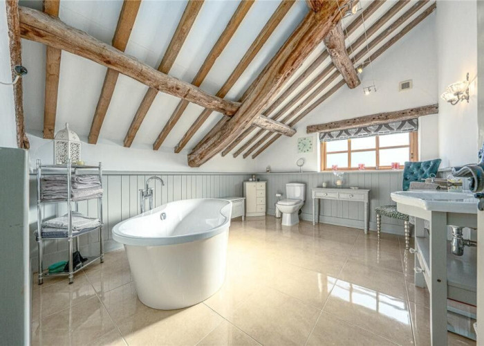 29. Bathroom (Roll Top), Bathroom (Shower and bath)