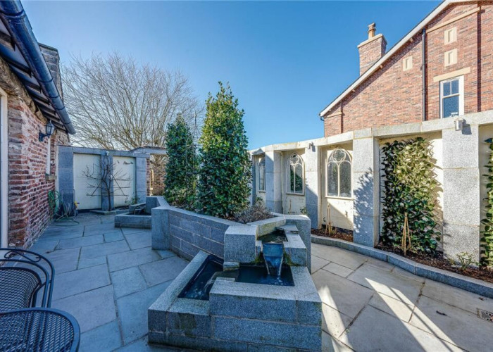 35. Patio / Veranda