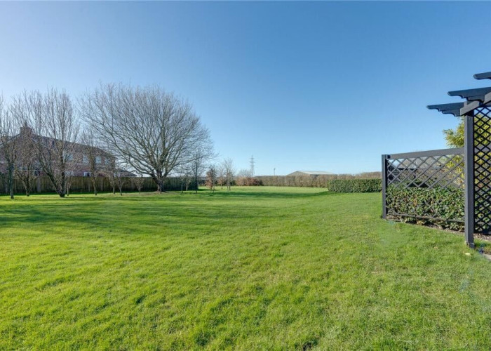 38. Garden (Rear, Large)