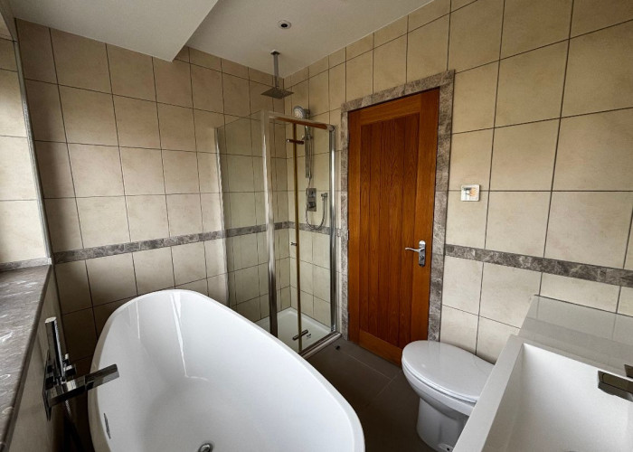 40. Bathroom (Roll Top), Bathroom (Shower and bath)