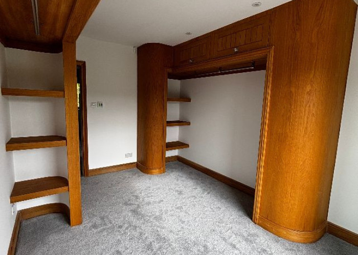 56. Dressing Room/Walk-in Wardrobe