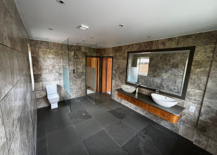 59. Bathroom (Large), Bathroom (2 sinks), Bathroom (Shower and bath)