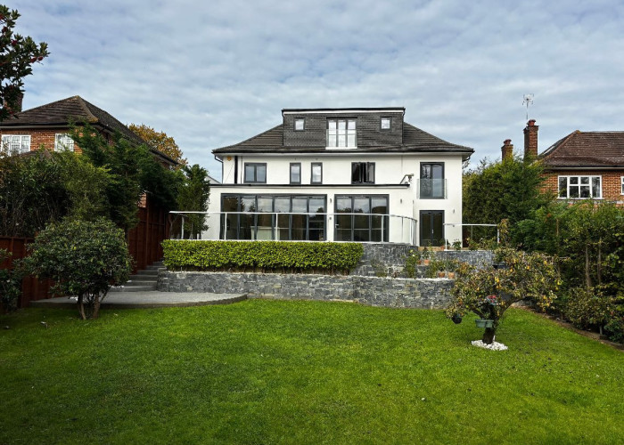 85. Garden (Rear, Large)
